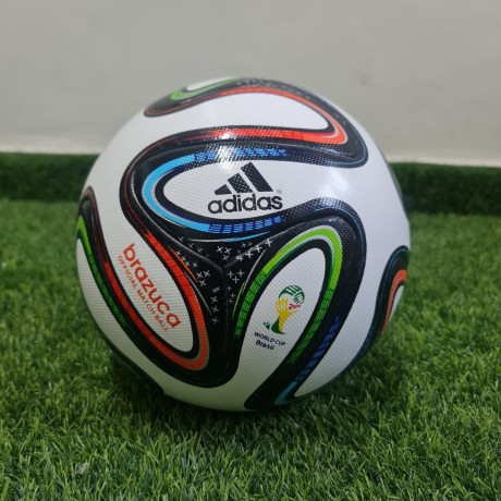 bola-de-futebol-adidas-brazuca-fifa-world-cup-2014-brasil-tamanho-5-novo-big-0